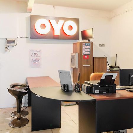 Oyo 1102 Griya Aisyah Syariah 1 Surabaya Exterior photo